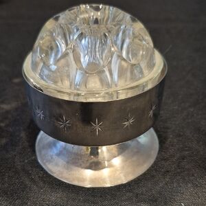 Silver Plated Cavalier Rose Vase With Crystal Frog Star-Patterned Base